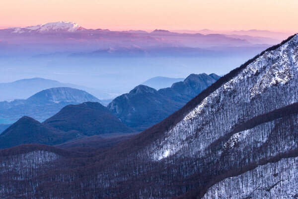 Easter among wolves, a journey into the wilderness of the Central Apennines