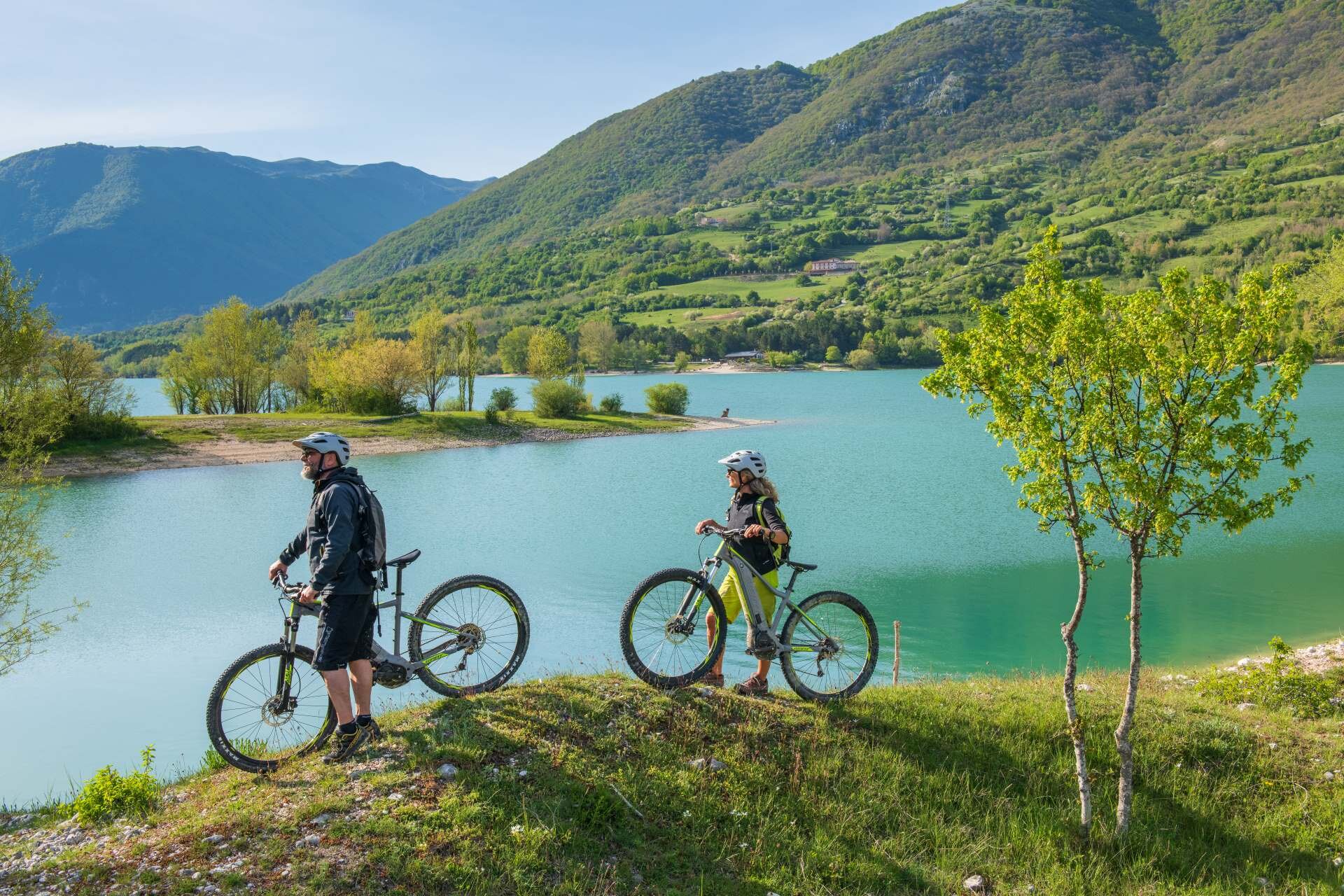 Escursione guidata in E-bike sul lago di Barrea in Abruzzo | © Archivio Wildlife Adventures