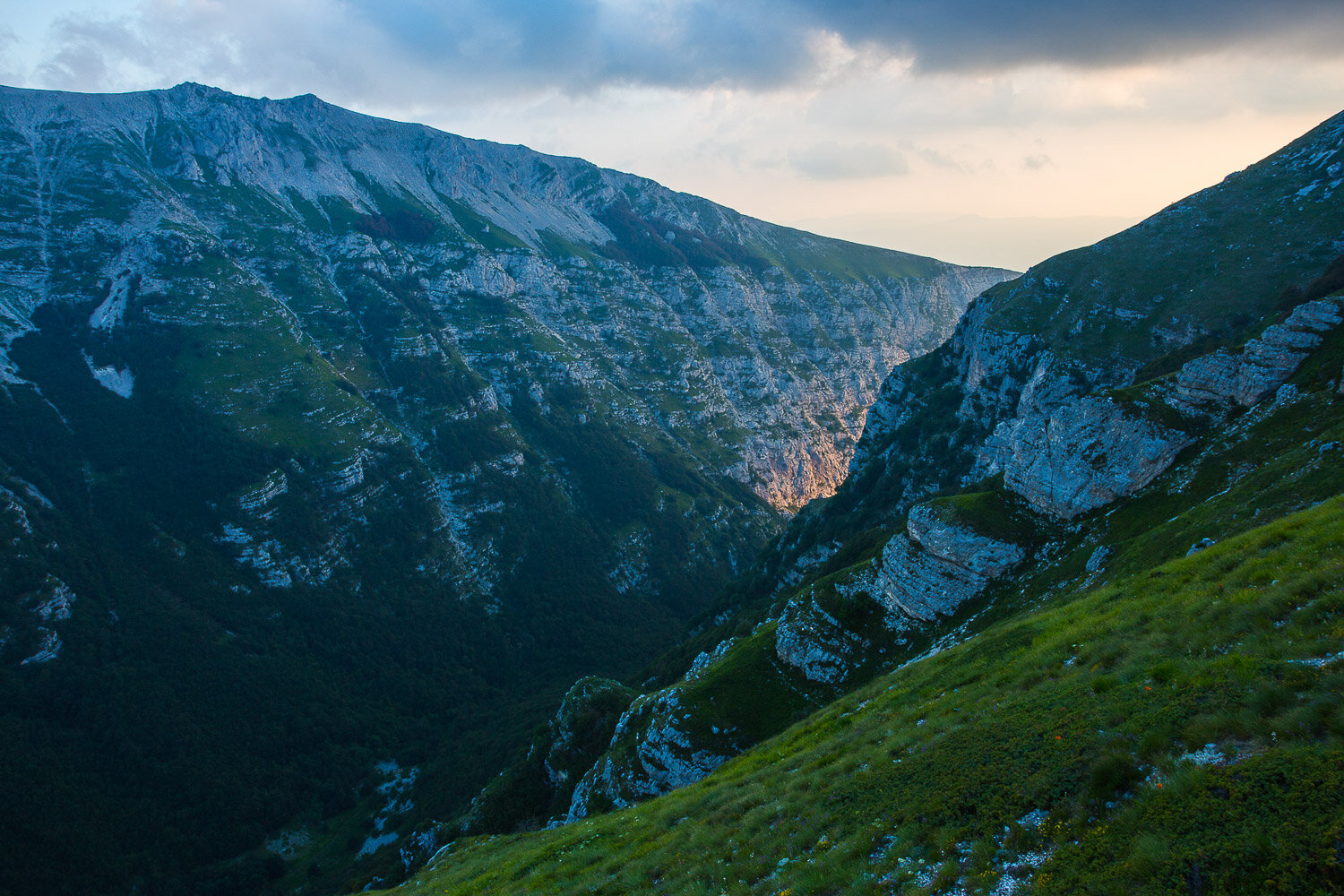 Dal Rifugio Sebastiani alla vetta del Velino e al Lago della Duchessa