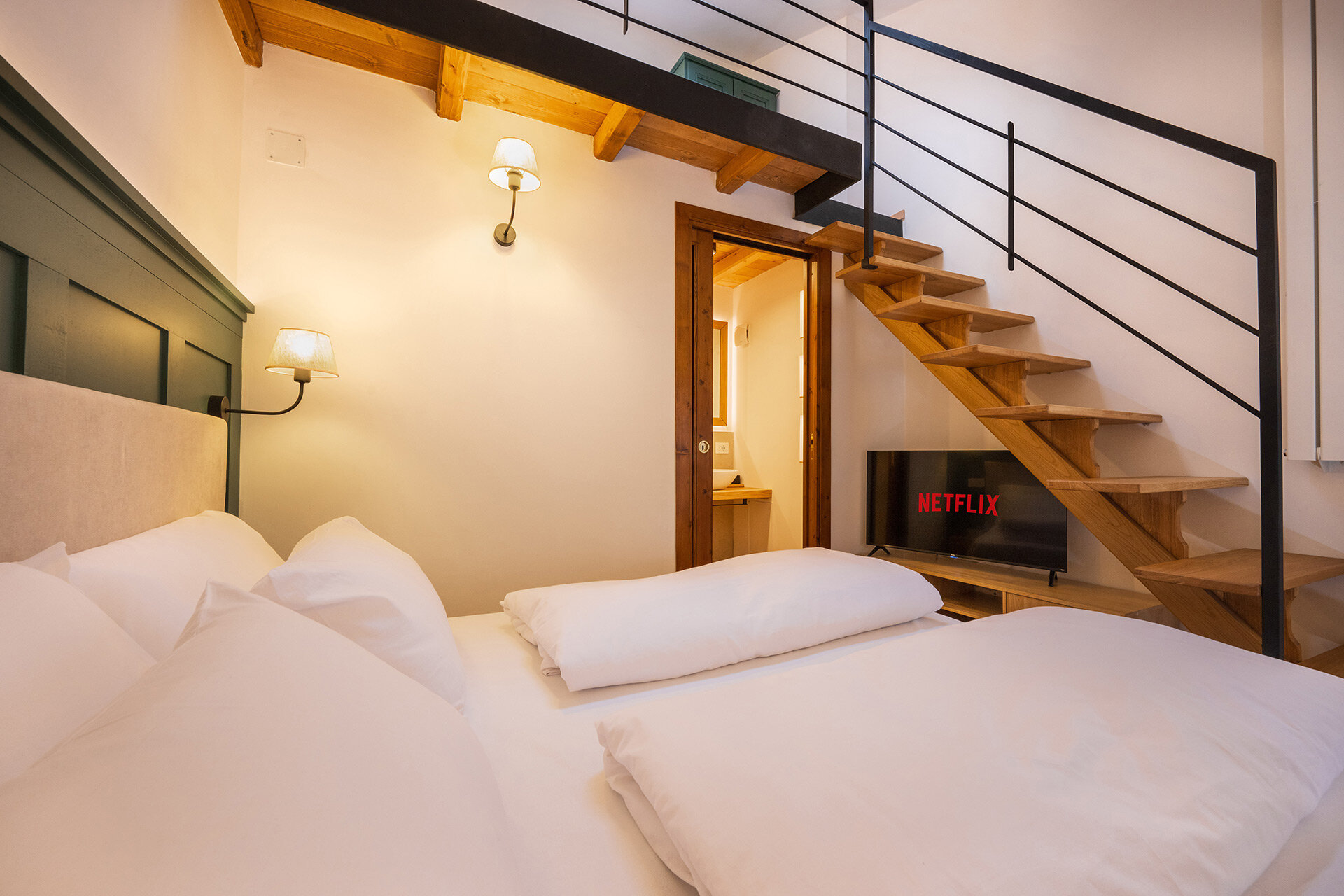 Slow Living Camera Mansarda Matrimoniale Netflix