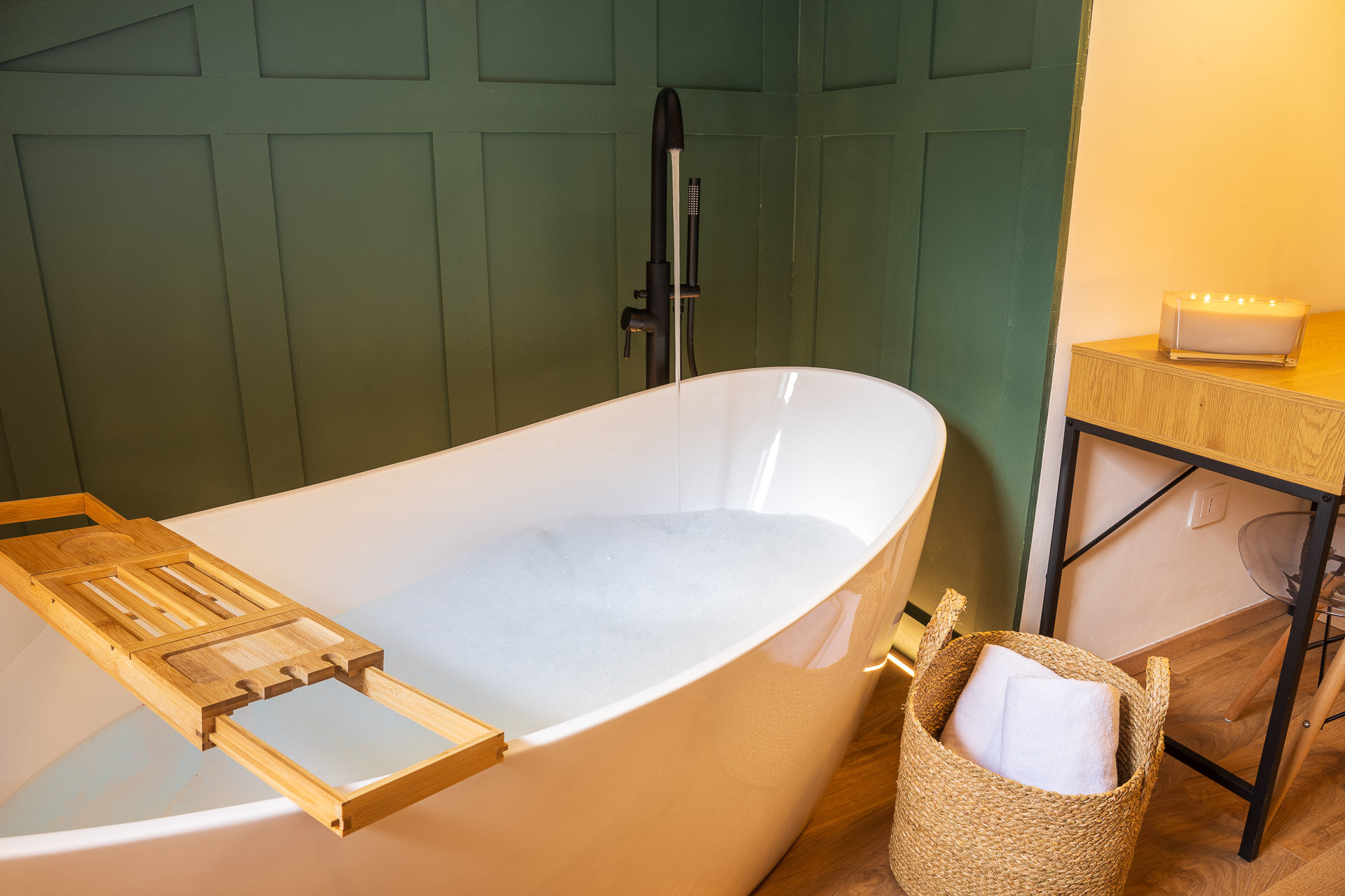 Slow Living Camera Mansarda Vasca